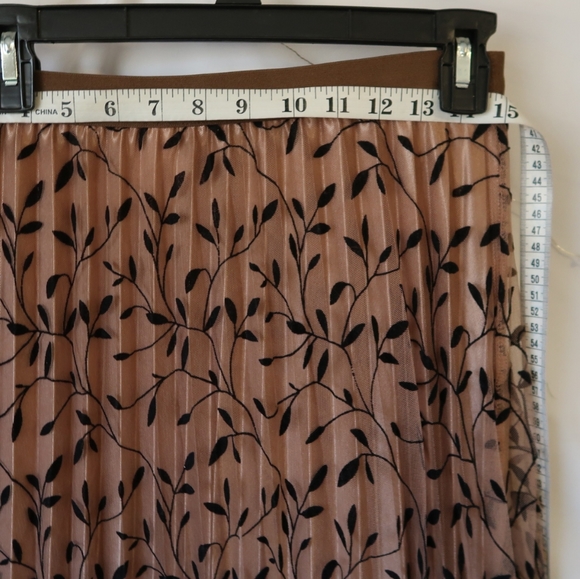 Pleated Skirt - Picture 2 of 10